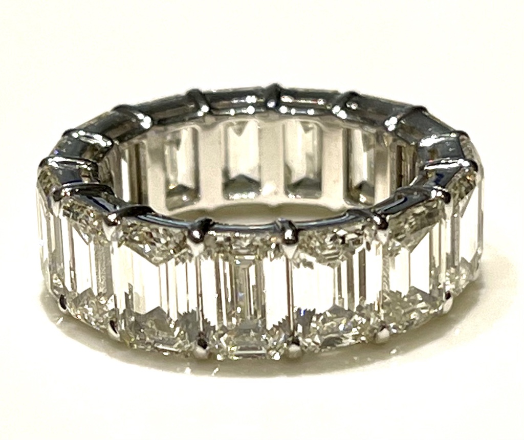 18k White Gold Emerald Cut Eternity Band