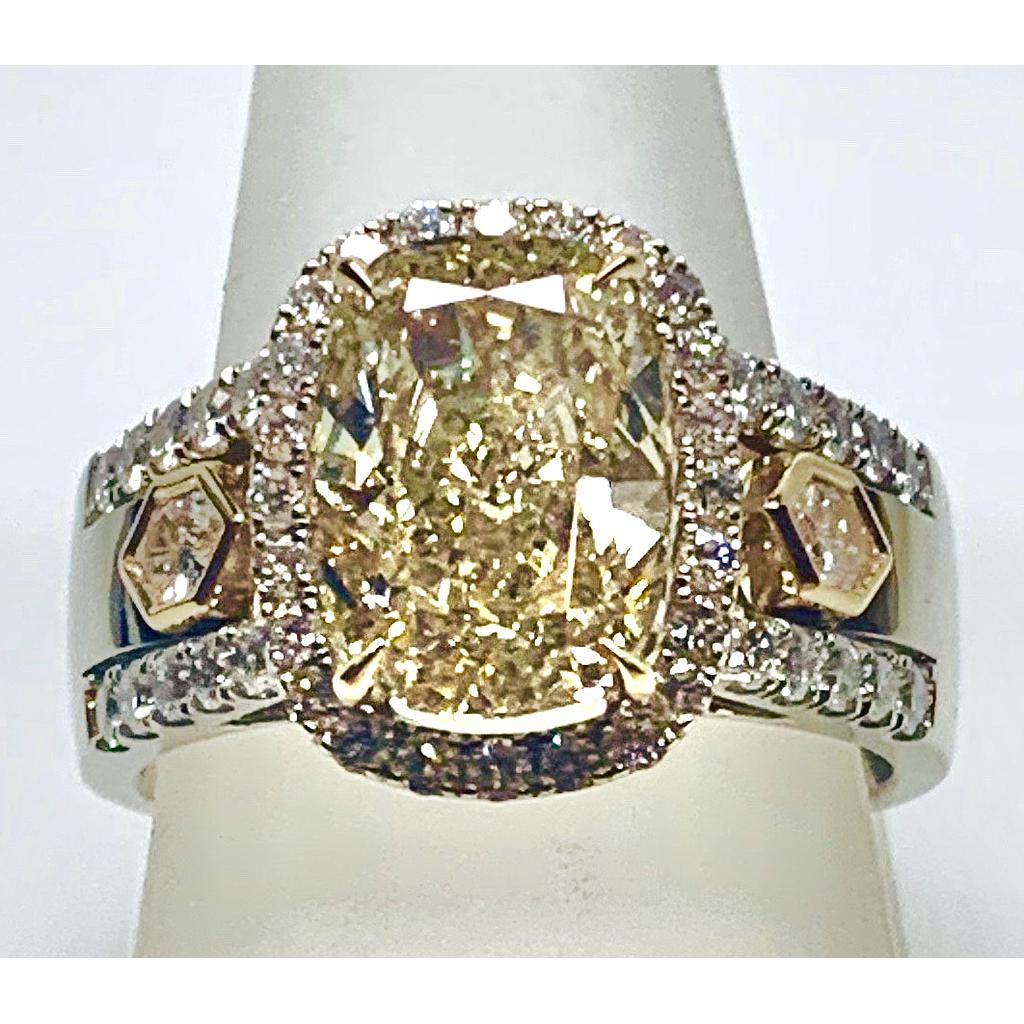 18k Stay White Diamond Mounting For 7ct Fy Cushion