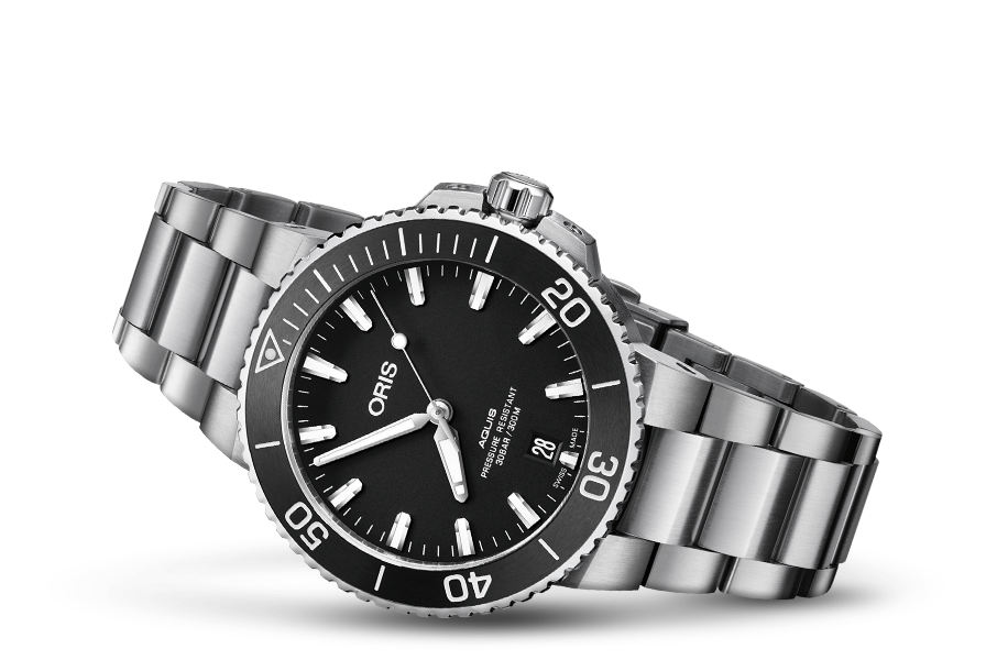 Aquis Diver Date 39.5m On Bracelet