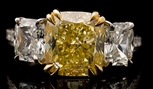 [E3SR.00077369] Yellow & White Diamond Cushion 3 Stone Ring